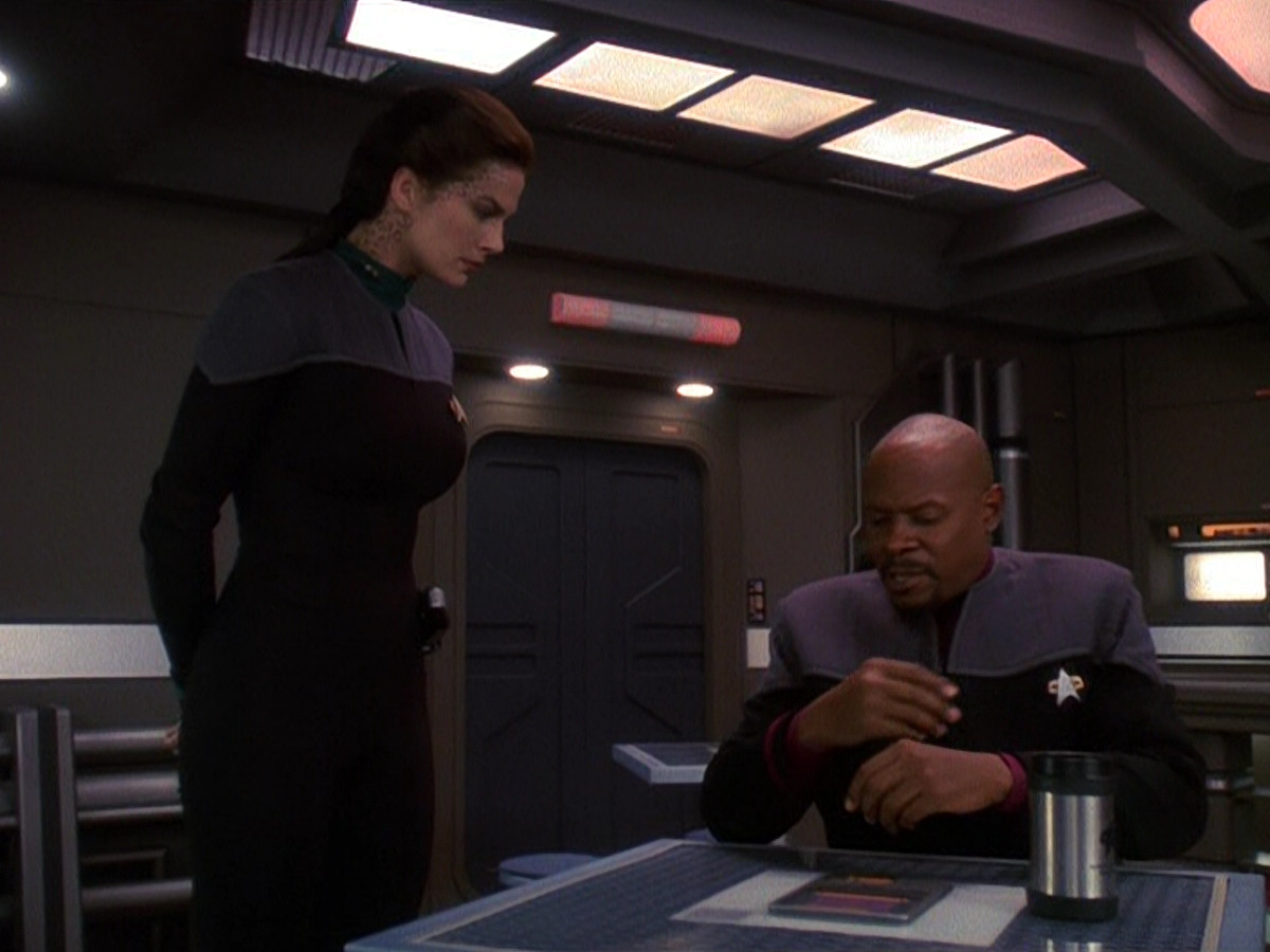 extant_StarTrek_DS9_5x13-ForTheUniform_03015.jpg
