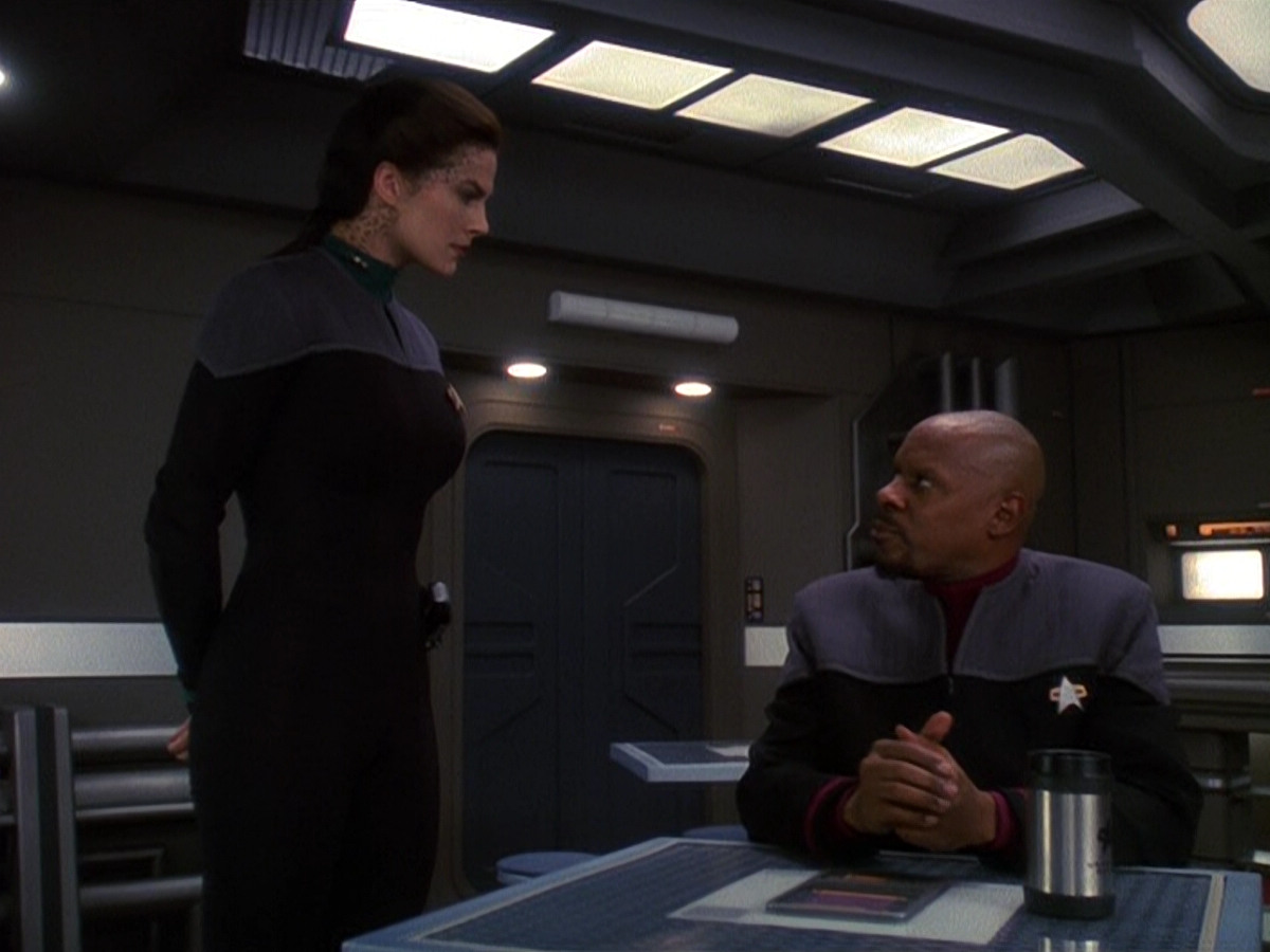 extant_StarTrek_DS9_5x13-ForTheUniform_03016.jpg