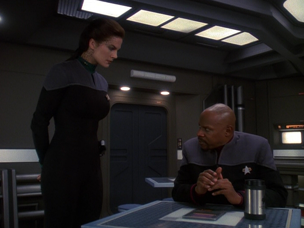 extant_StarTrek_DS9_5x13-ForTheUniform_03020.jpg