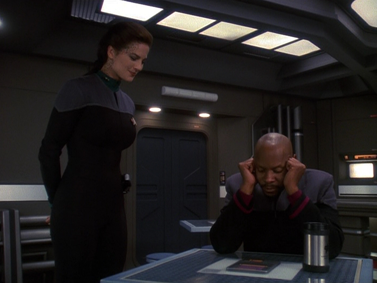 extant_StarTrek_DS9_5x13-ForTheUniform_03023.jpg