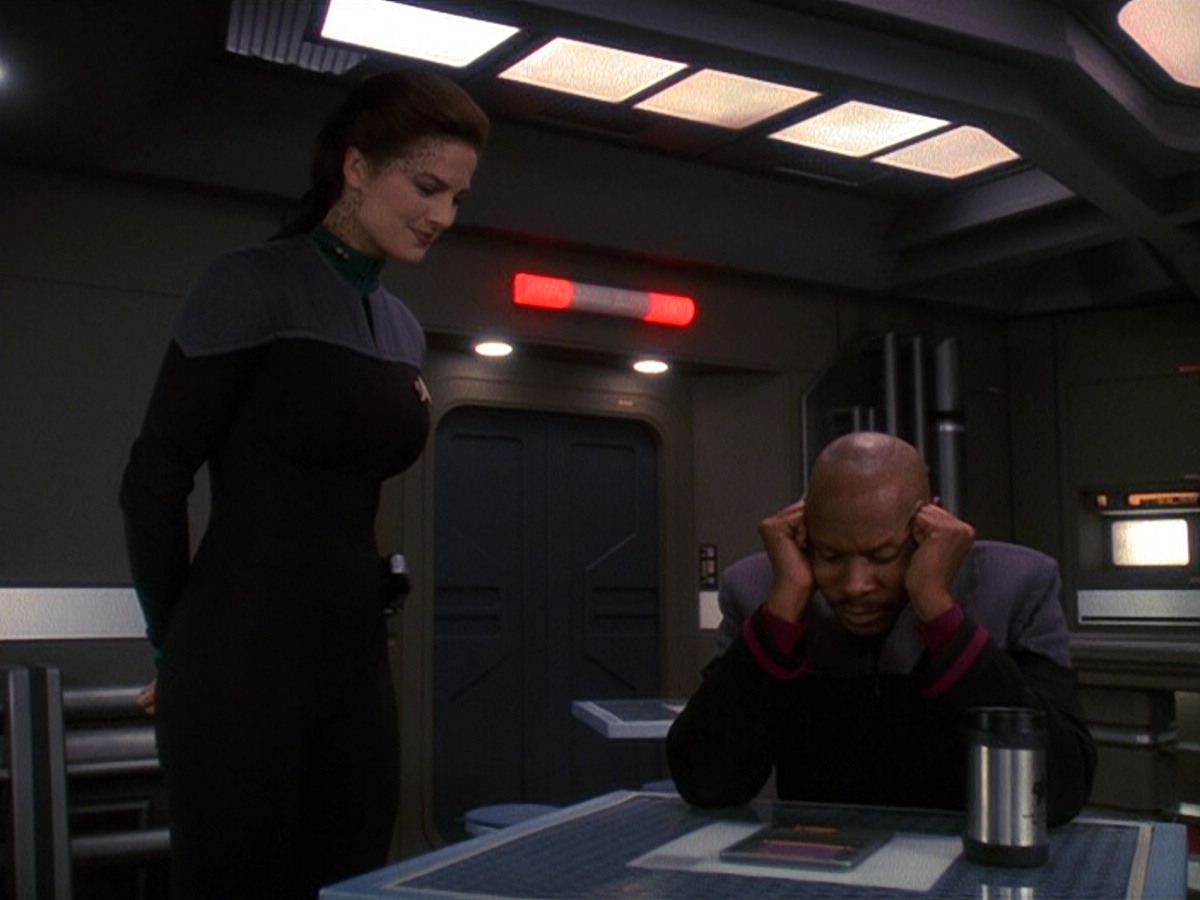 extant_StarTrek_DS9_5x13-ForTheUniform_03024.jpg