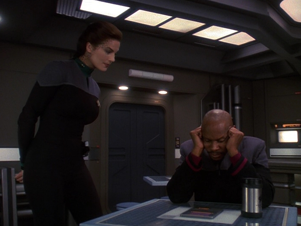 extant_StarTrek_DS9_5x13-ForTheUniform_03026.jpg