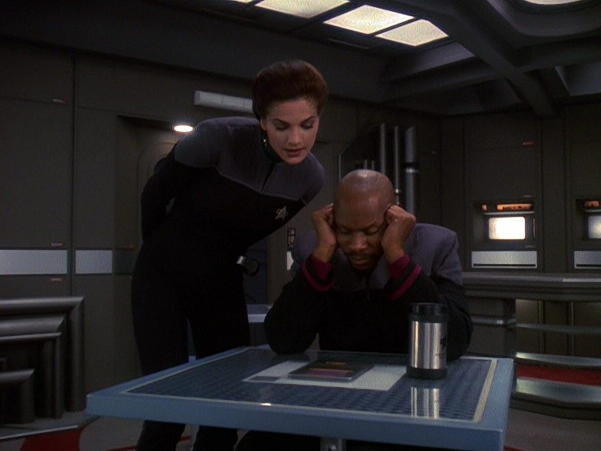 extant_StarTrek_DS9_5x13-ForTheUniform_03030.jpg