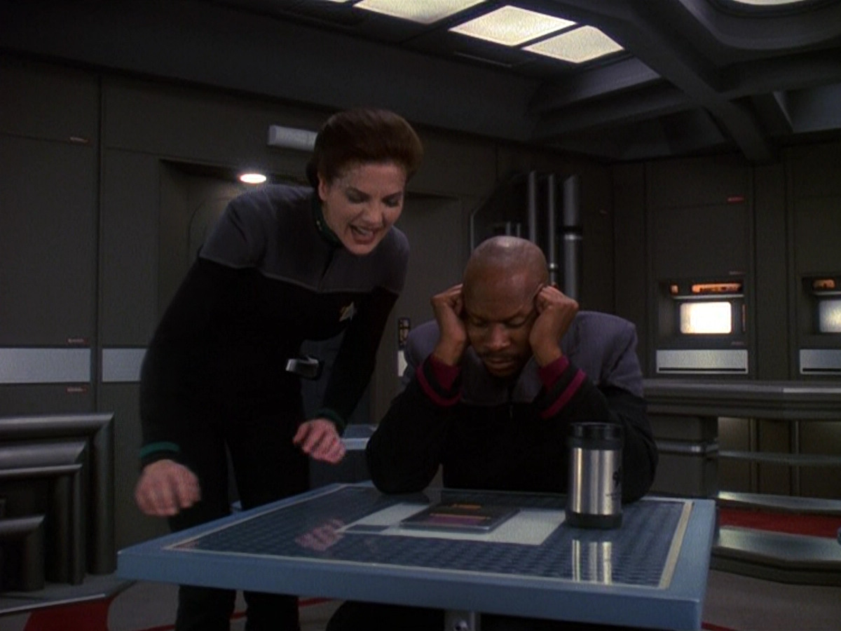 extant_StarTrek_DS9_5x13-ForTheUniform_03034.jpg