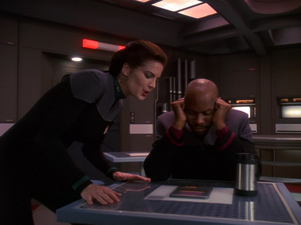 extant_StarTrek_DS9_5x13-ForTheUniform_03036.jpg