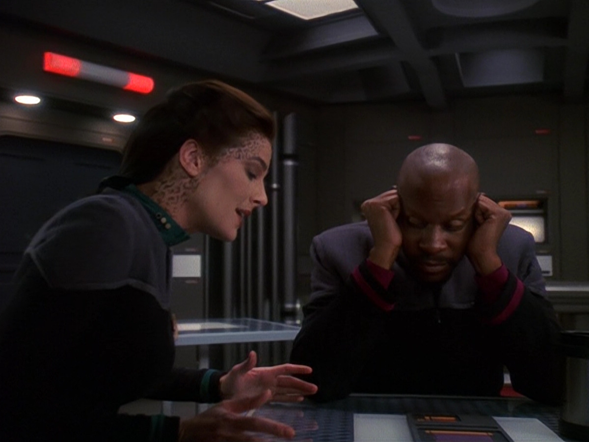 extant_StarTrek_DS9_5x13-ForTheUniform_03038.jpg