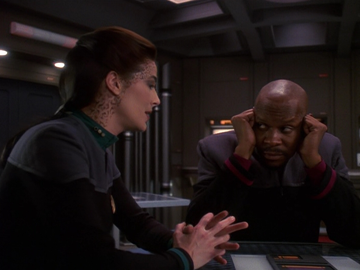 extant_StarTrek_DS9_5x13-ForTheUniform_03040.jpg
