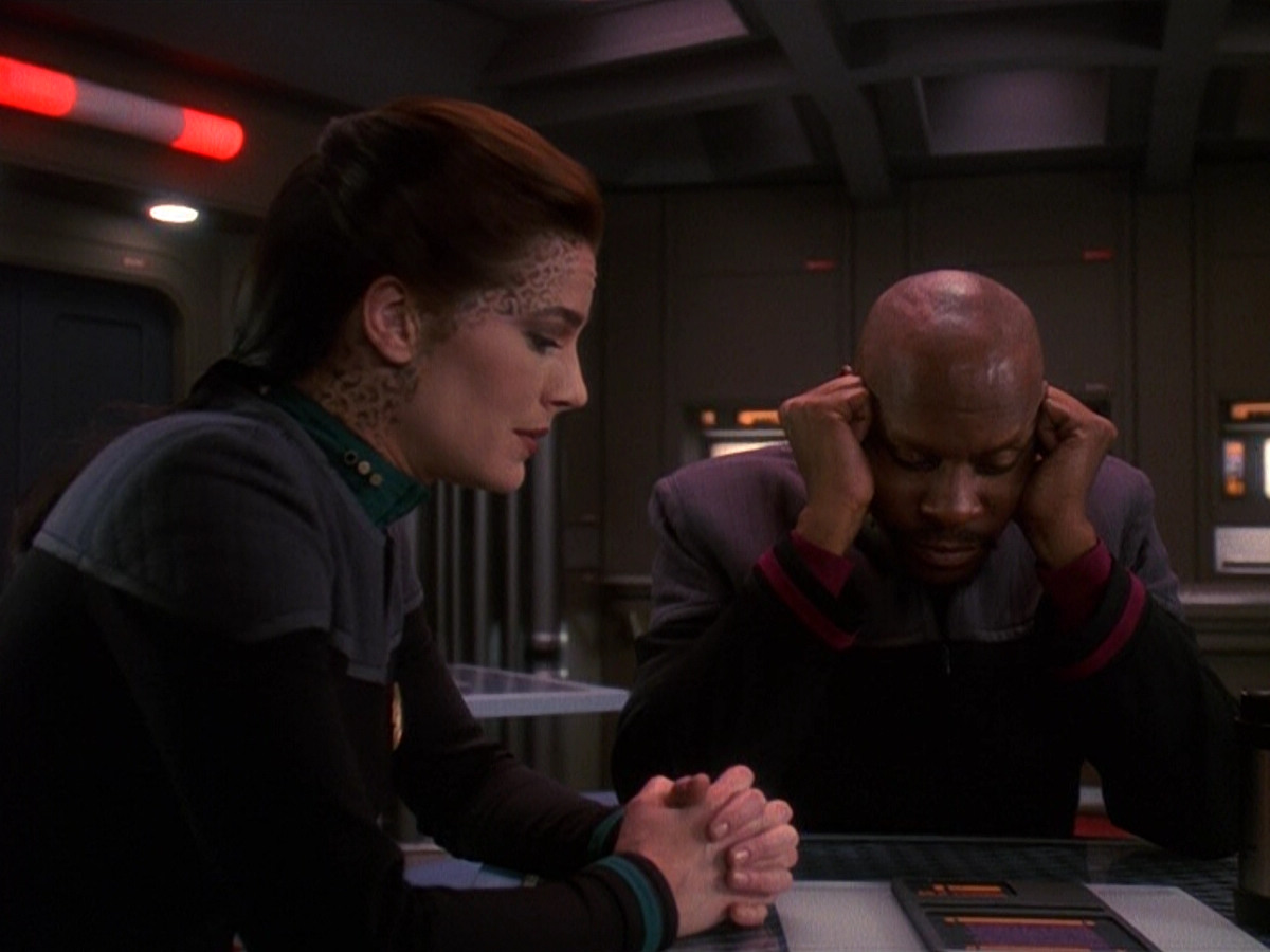 extant_StarTrek_DS9_5x13-ForTheUniform_03046.jpg
