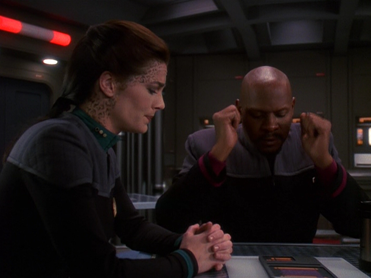 extant_StarTrek_DS9_5x13-ForTheUniform_03056.jpg