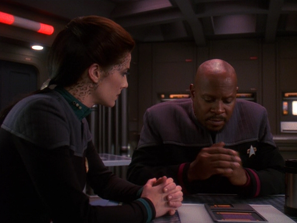 extant_StarTrek_DS9_5x13-ForTheUniform_03068.jpg