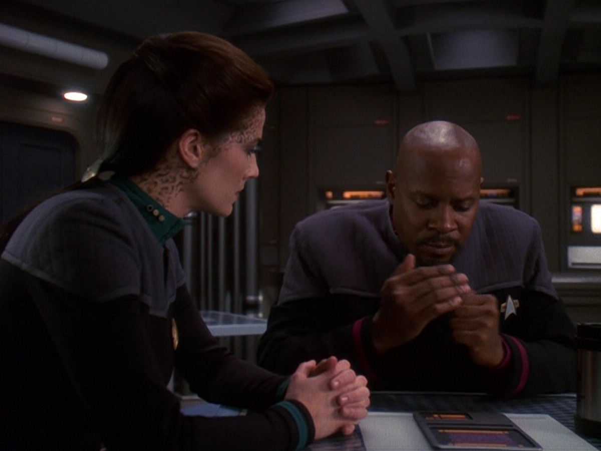 extant_StarTrek_DS9_5x13-ForTheUniform_03069.jpg
