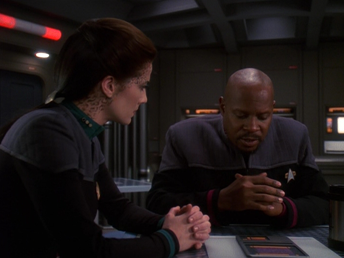 extant_StarTrek_DS9_5x13-ForTheUniform_03070.jpg