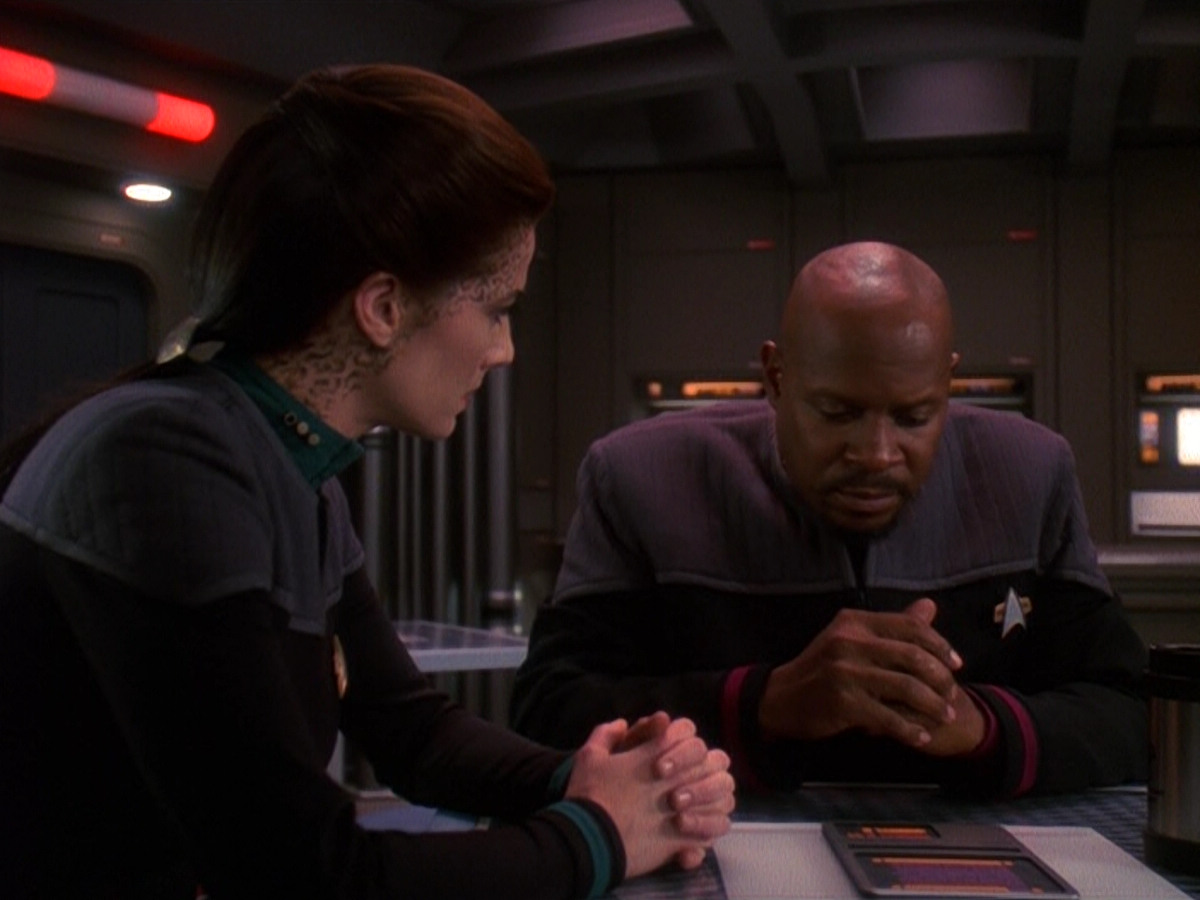 extant_StarTrek_DS9_5x13-ForTheUniform_03071.jpg