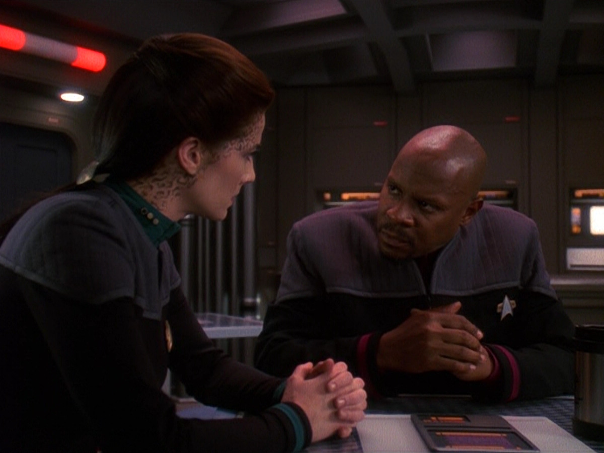 extant_StarTrek_DS9_5x13-ForTheUniform_03078.jpg