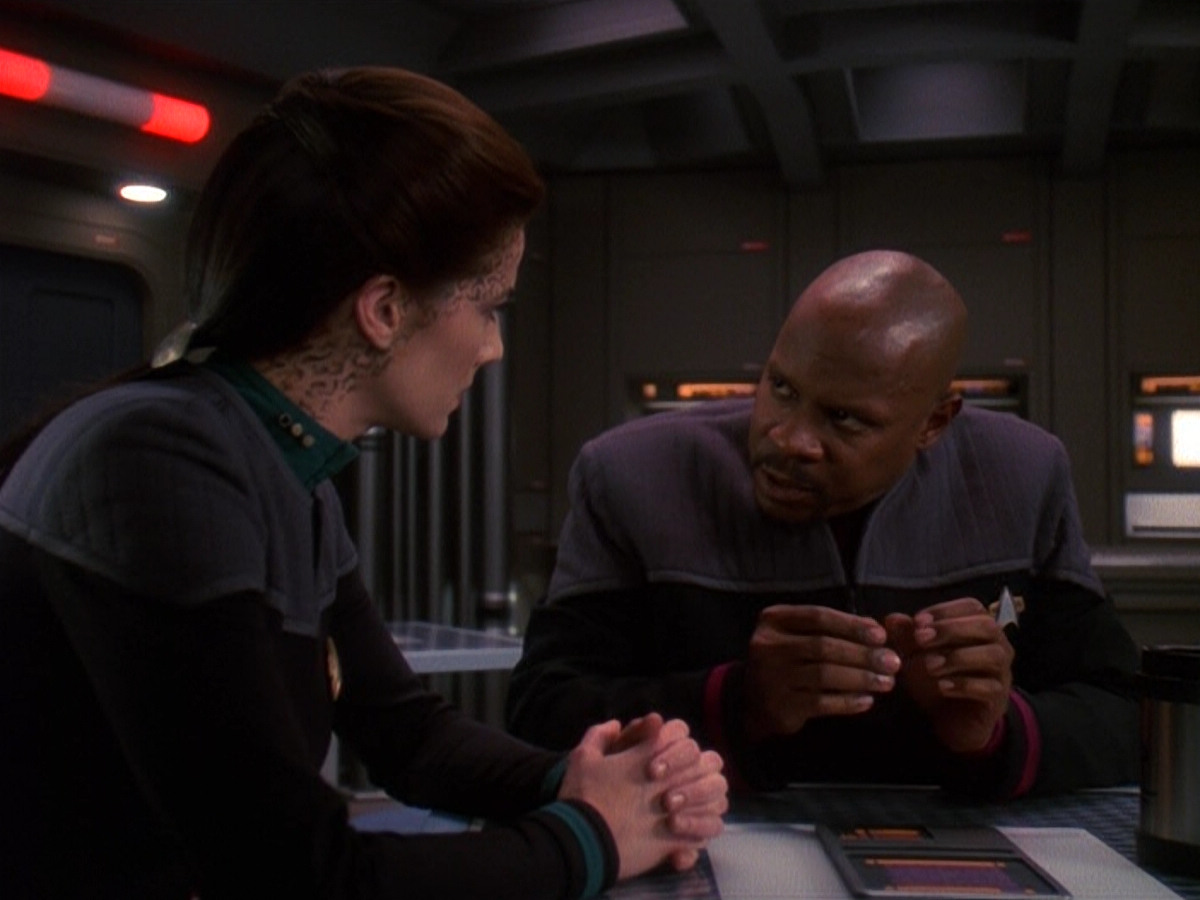 extant_StarTrek_DS9_5x13-ForTheUniform_03081.jpg