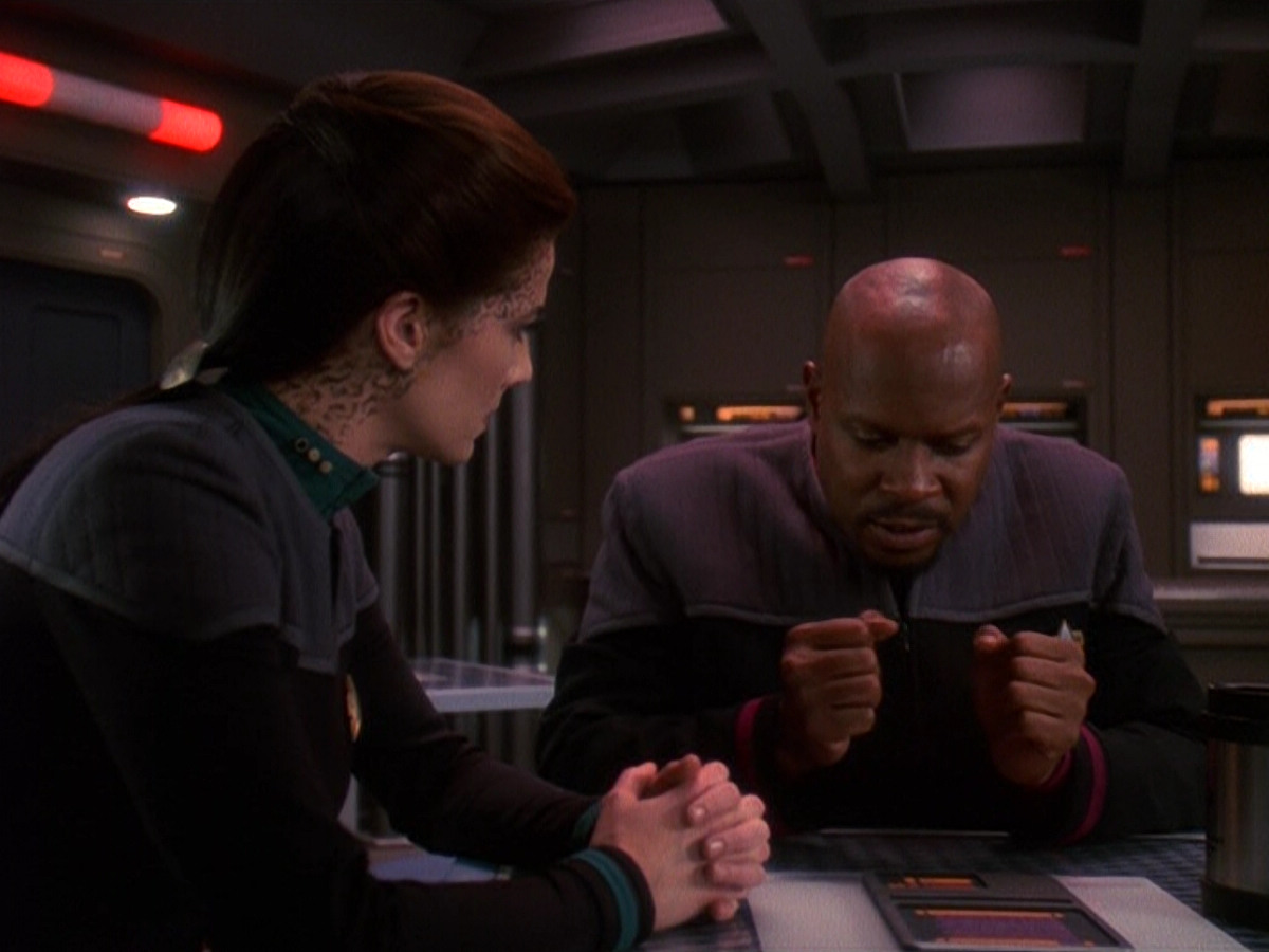 extant_StarTrek_DS9_5x13-ForTheUniform_03082.jpg