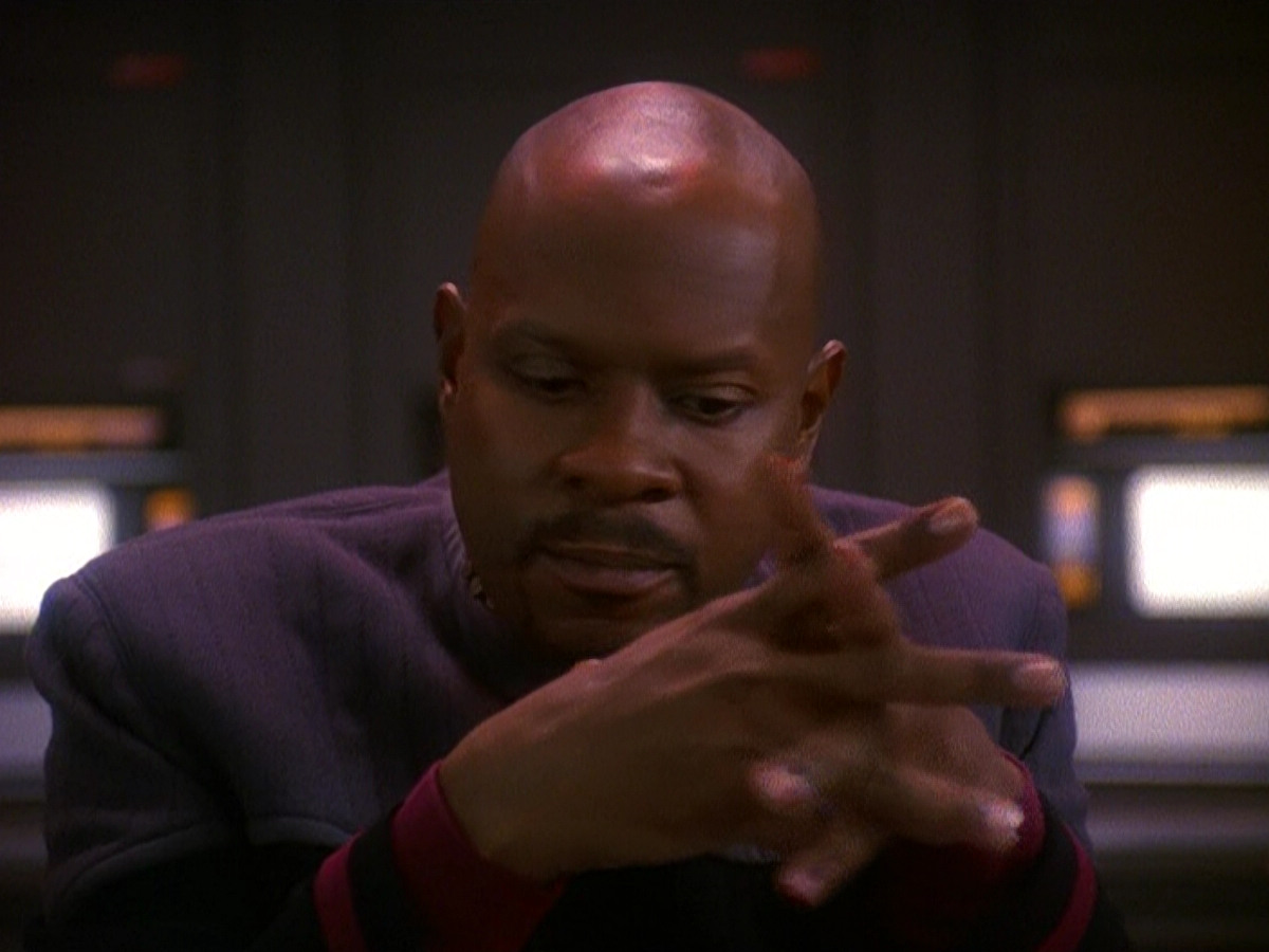 extant_StarTrek_DS9_5x13-ForTheUniform_03154.jpg