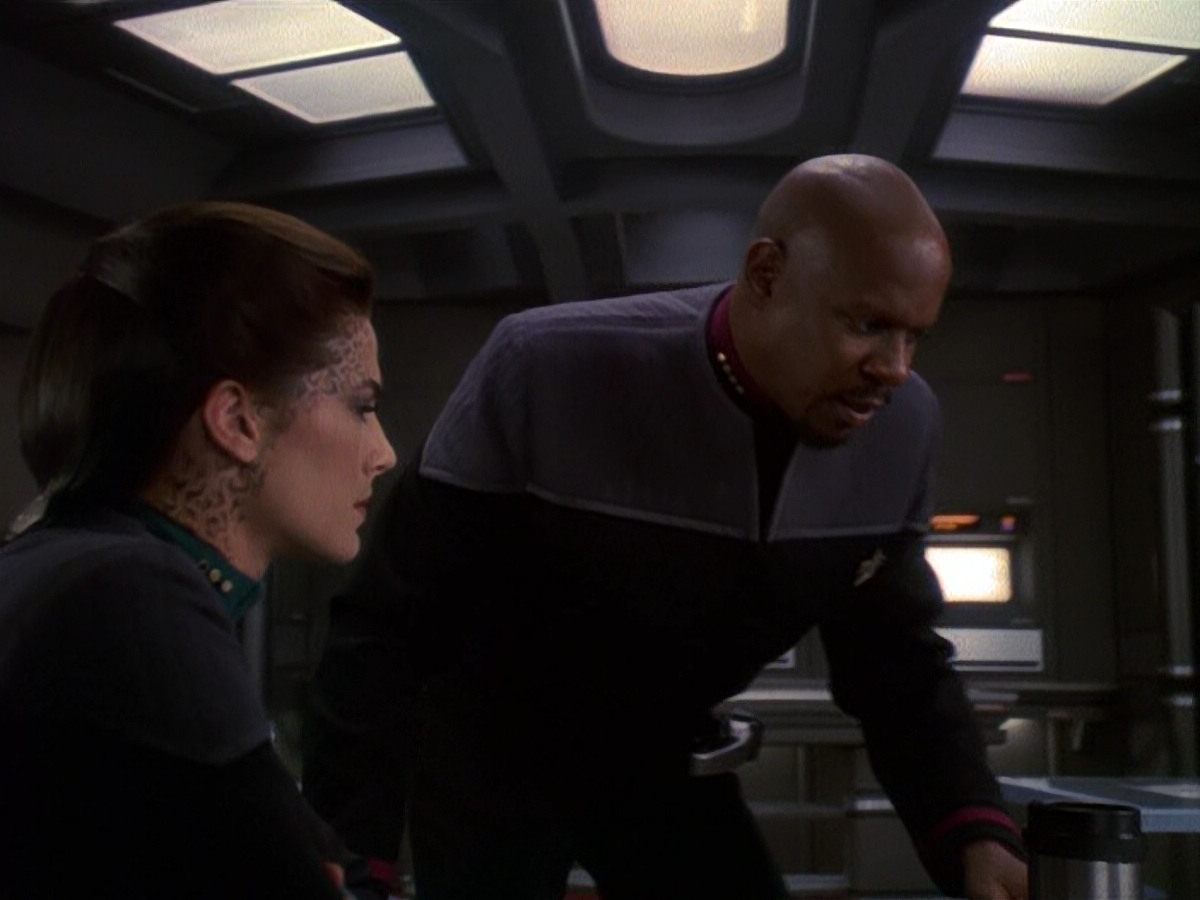 extant_StarTrek_DS9_5x13-ForTheUniform_03173.jpg