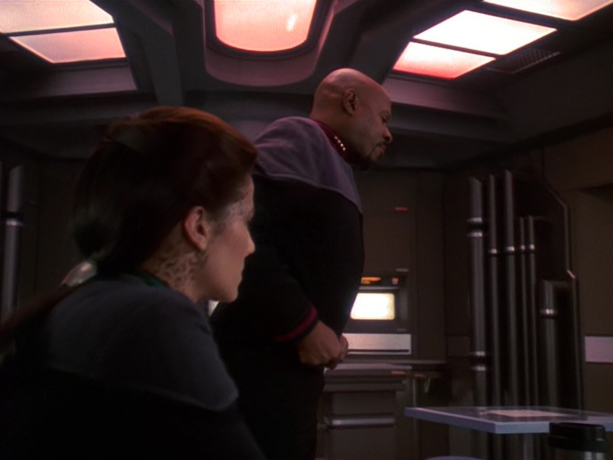 extant_StarTrek_DS9_5x13-ForTheUniform_03175.jpg