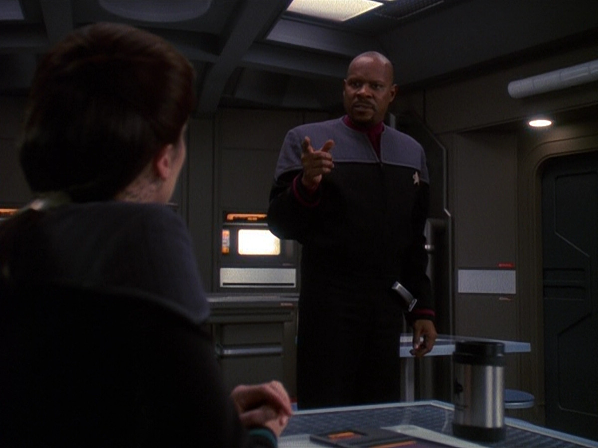 extant_StarTrek_DS9_5x13-ForTheUniform_03184.jpg