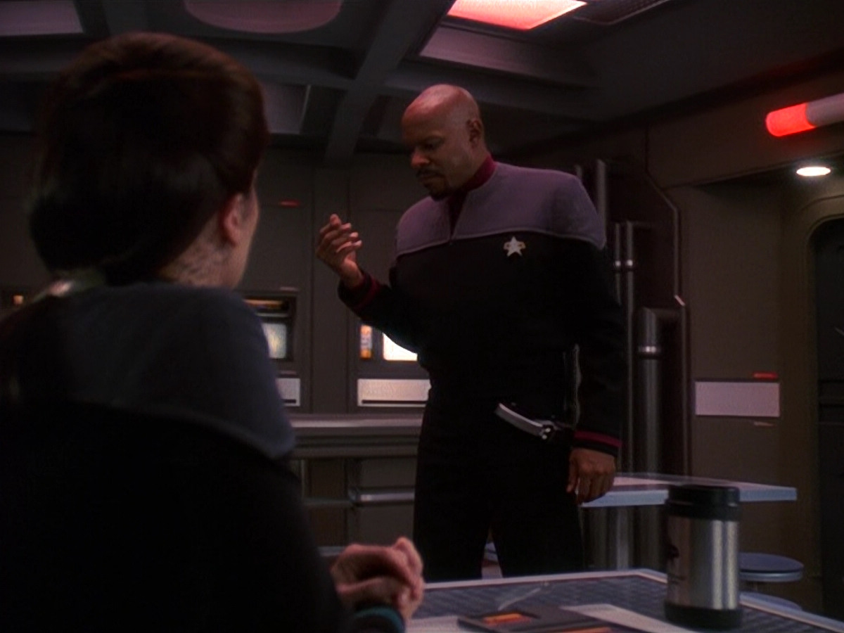 extant_StarTrek_DS9_5x13-ForTheUniform_03189.jpg