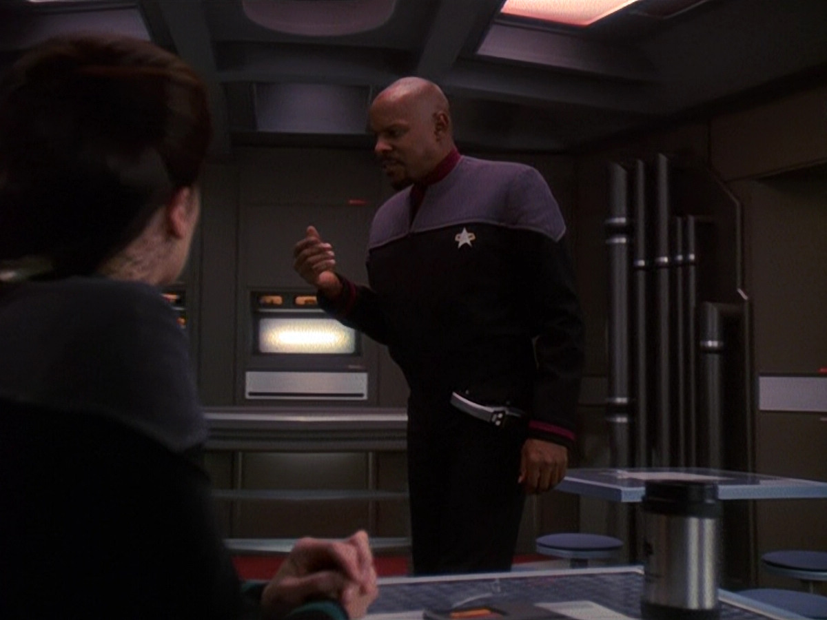 extant_StarTrek_DS9_5x13-ForTheUniform_03190.jpg