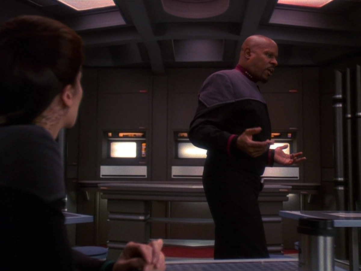 extant_StarTrek_DS9_5x13-ForTheUniform_03197.jpg