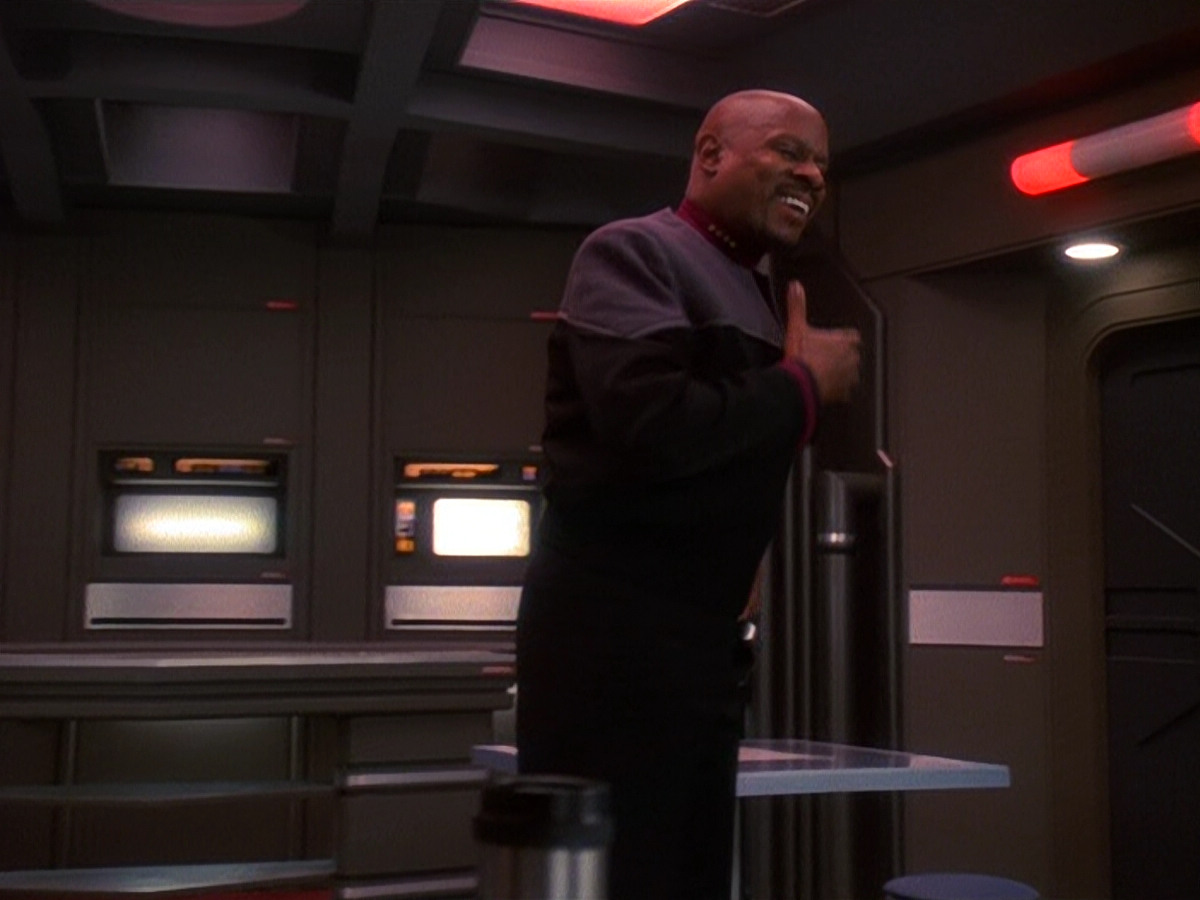 extant_StarTrek_DS9_5x13-ForTheUniform_03200.jpg
