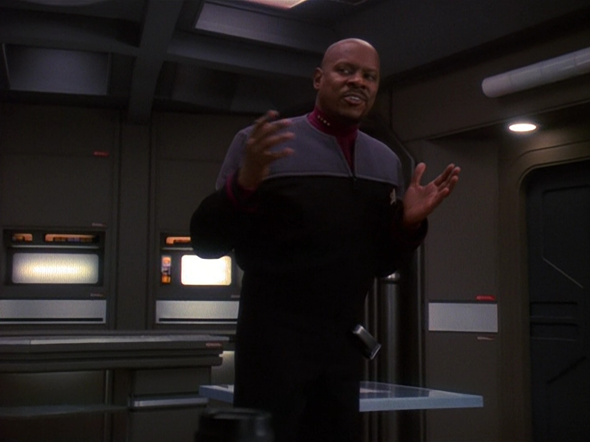 extant_StarTrek_DS9_5x13-ForTheUniform_03201.jpg