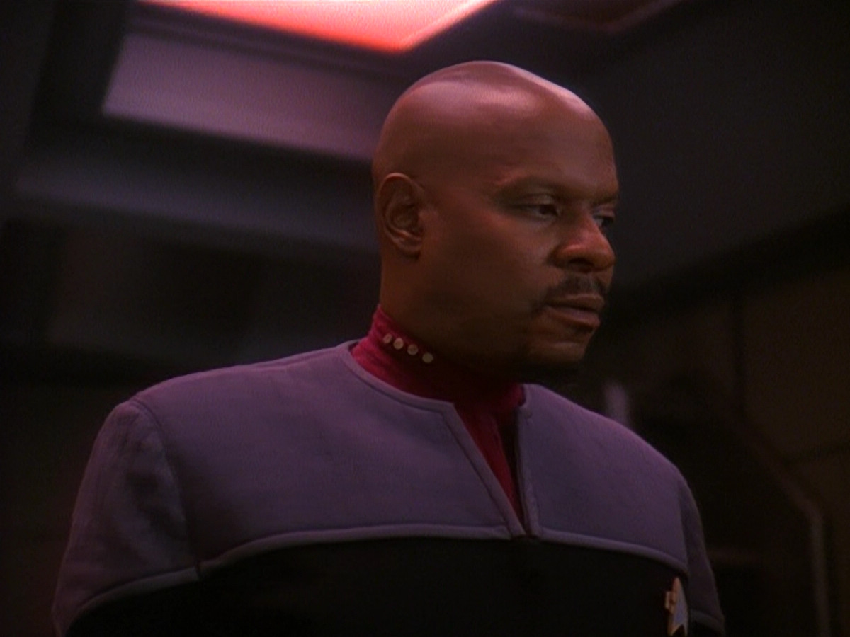 extant_StarTrek_DS9_5x13-ForTheUniform_03212.jpg
