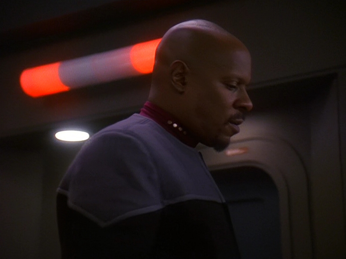 extant_StarTrek_DS9_5x13-ForTheUniform_03218.jpg