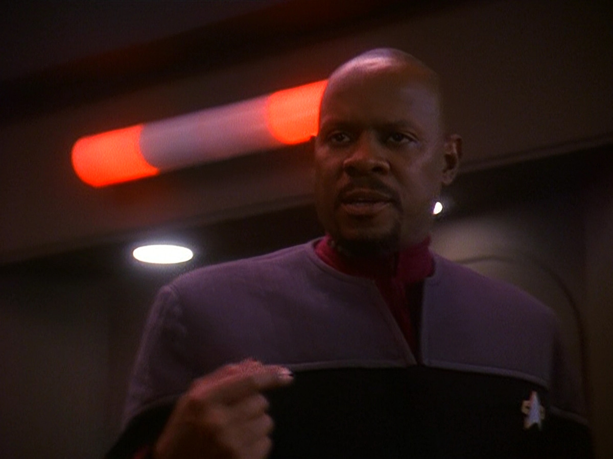extant_StarTrek_DS9_5x13-ForTheUniform_03219.jpg