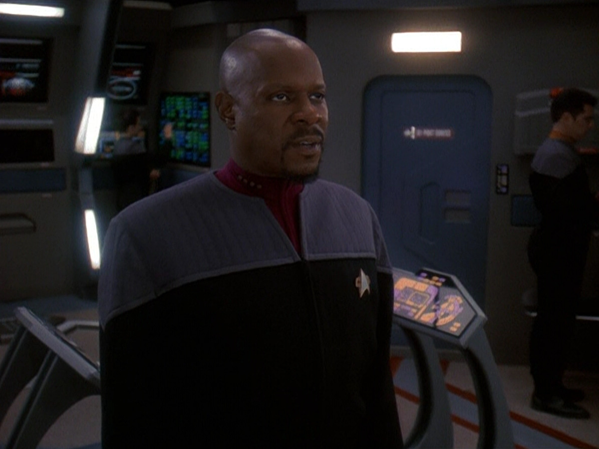 extant_StarTrek_DS9_5x13-ForTheUniform_03337.jpg