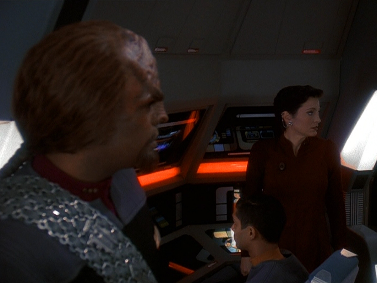 extant_StarTrek_DS9_5x13-ForTheUniform_03386.jpg