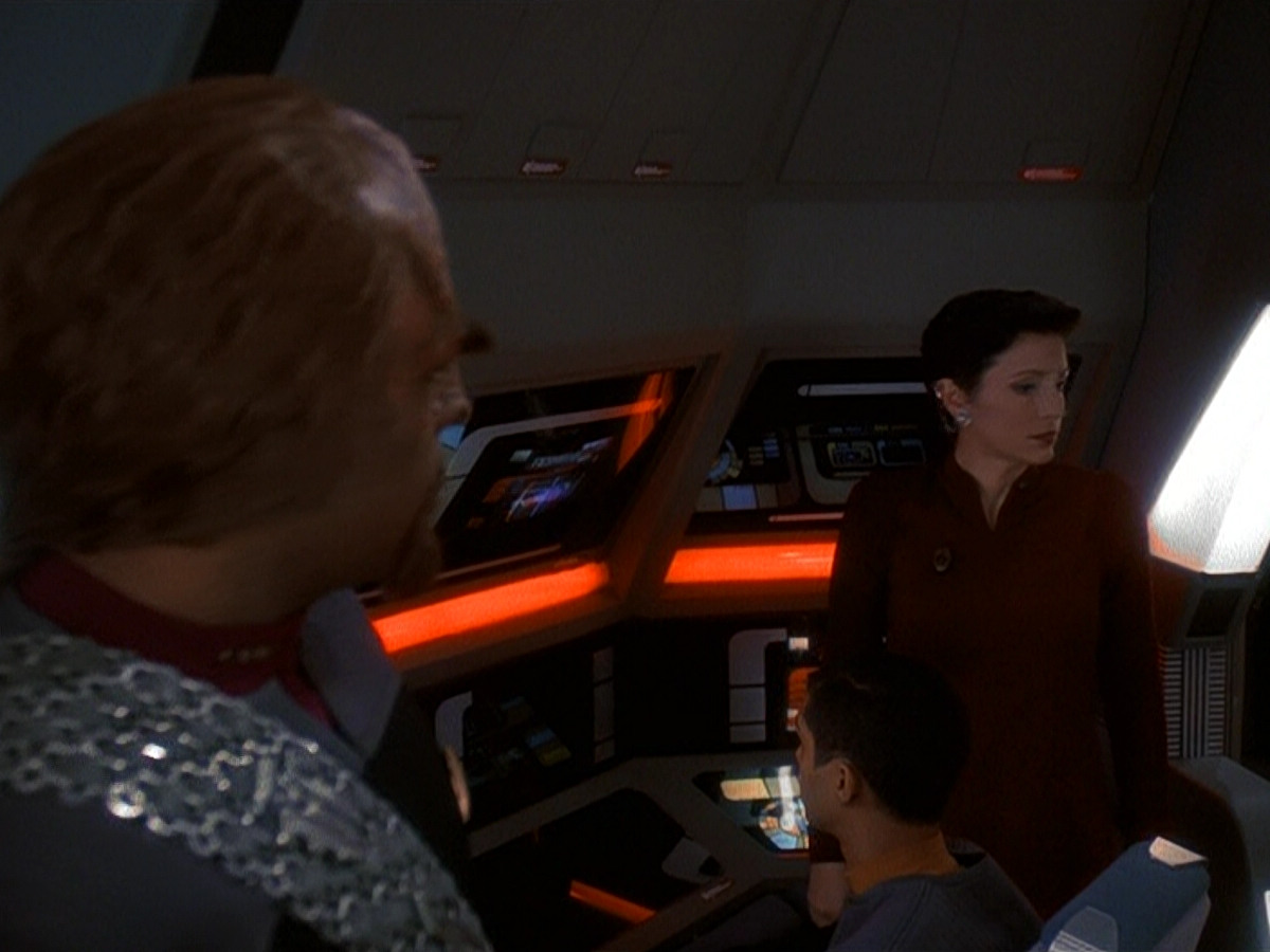 extant_StarTrek_DS9_5x13-ForTheUniform_03387.jpg