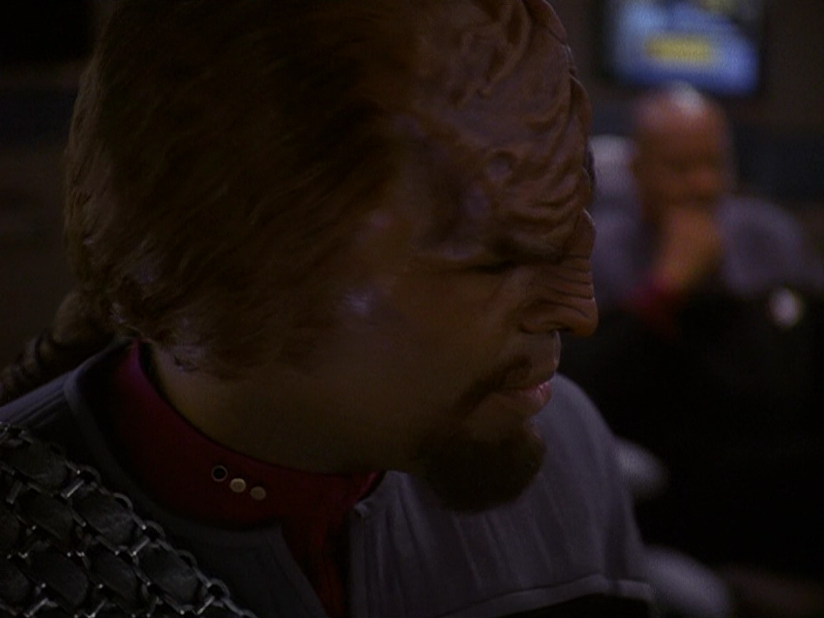 extant_StarTrek_DS9_5x13-ForTheUniform_03416.jpg