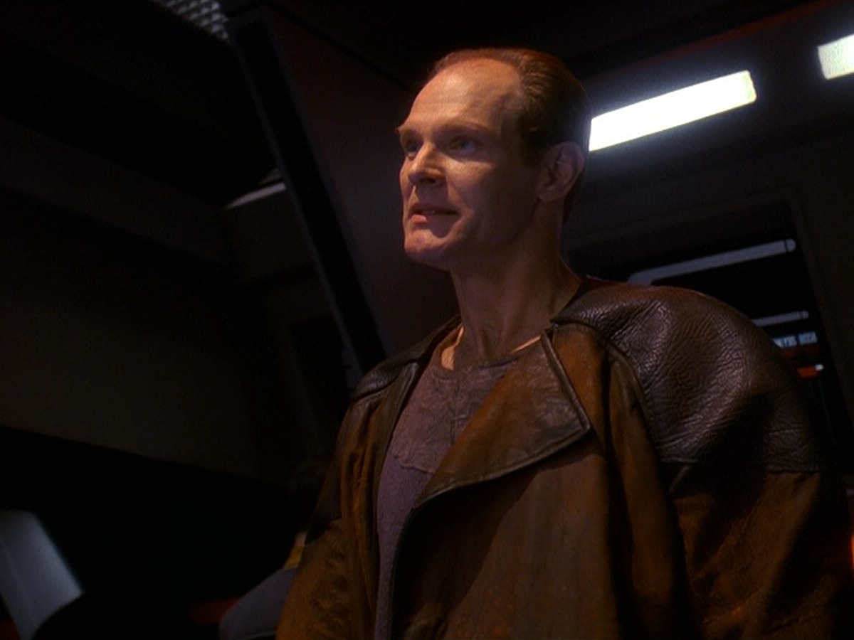 extant_StarTrek_DS9_5x13-ForTheUniform_03517.jpg