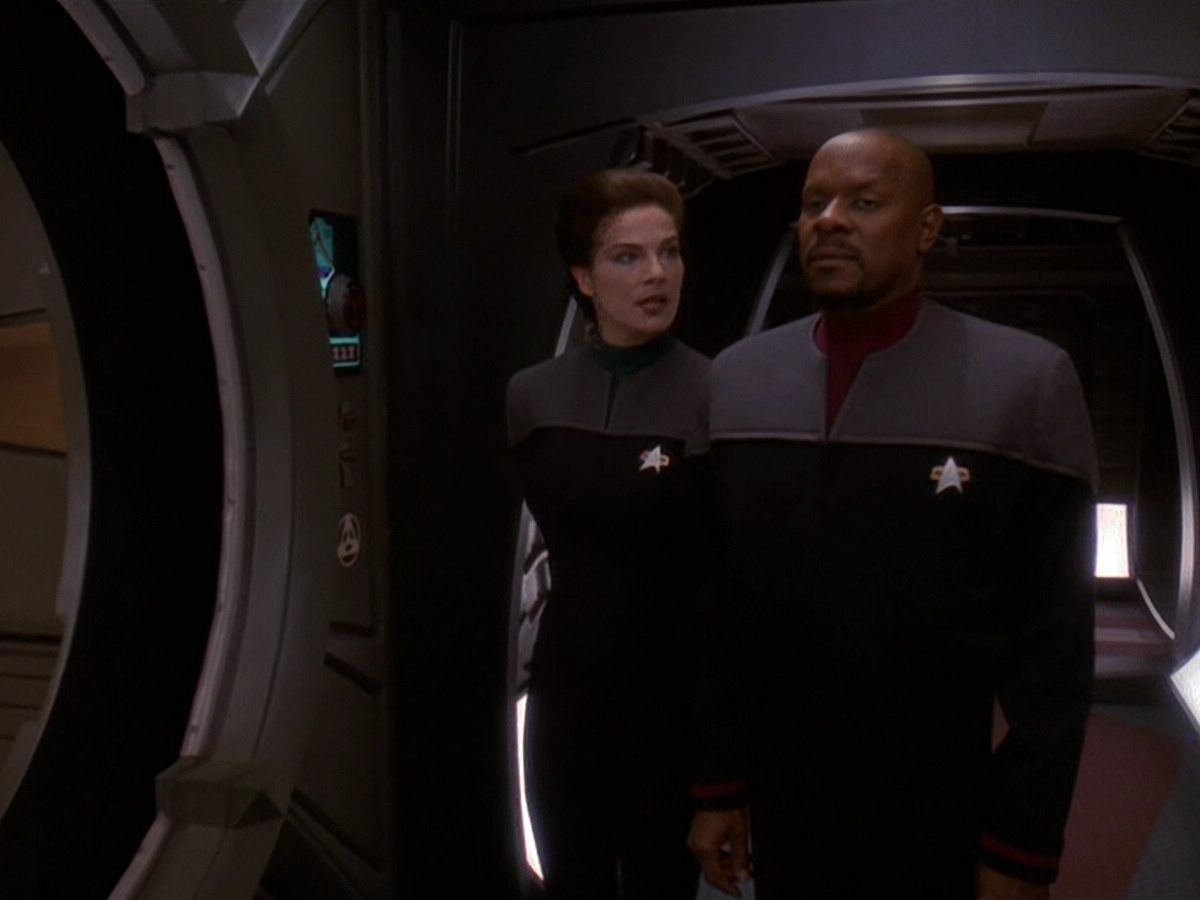 extant_StarTrek_DS9_5x13-ForTheUniform_03741.jpg