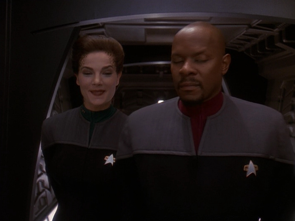 extant_StarTrek_DS9_5x13-ForTheUniform_03758.jpg