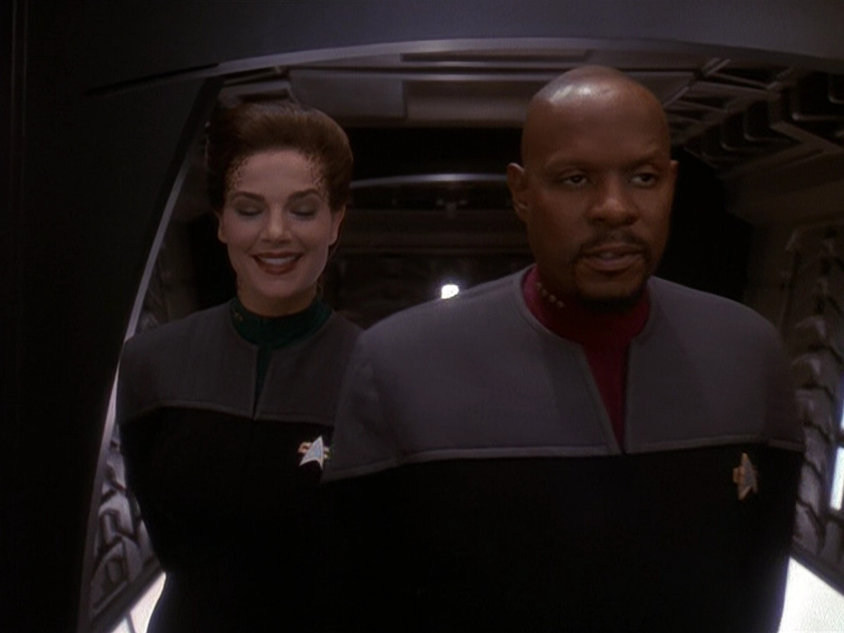 extant_StarTrek_DS9_5x13-ForTheUniform_03759.jpg