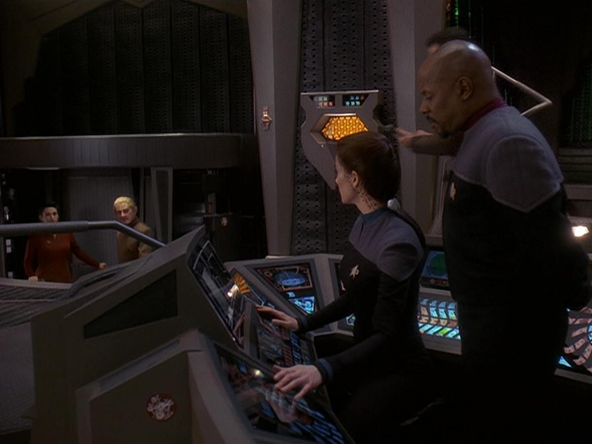 extant_StarTrek_DS9_5x14-InPurgatorysShadow_00153.jpg