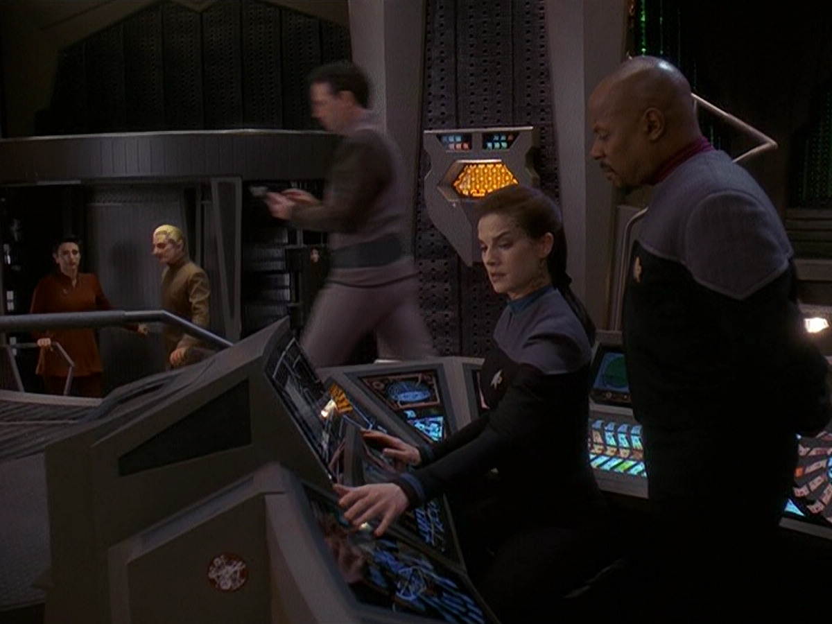 extant_StarTrek_DS9_5x14-InPurgatorysShadow_00154.jpg
