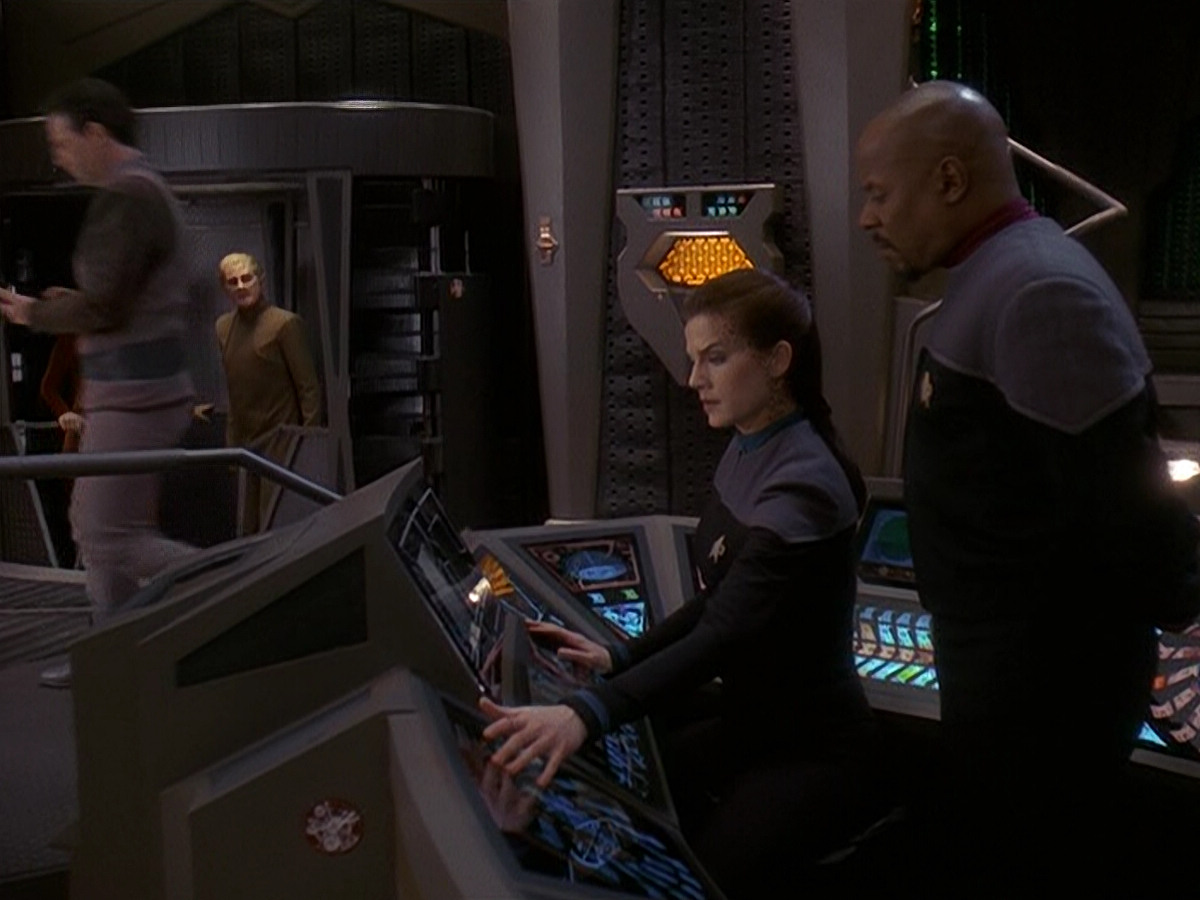 extant_StarTrek_DS9_5x14-InPurgatorysShadow_00155.jpg