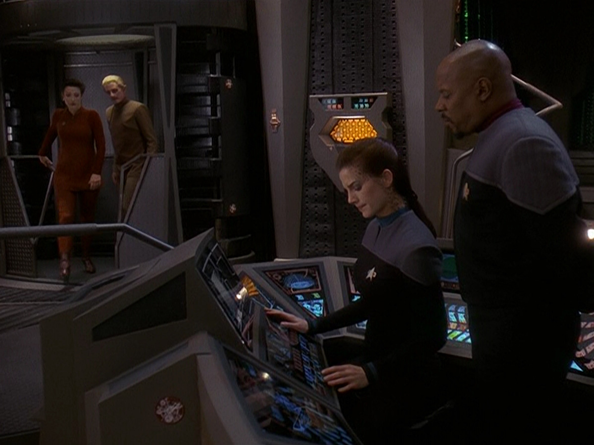 extant_StarTrek_DS9_5x14-InPurgatorysShadow_00157.jpg