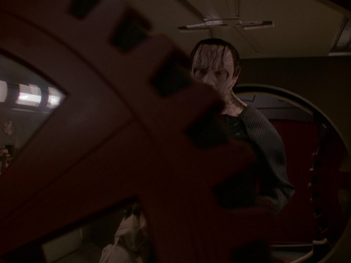 extant_StarTrek_DS9_5x14-InPurgatorysShadow_00372.jpg