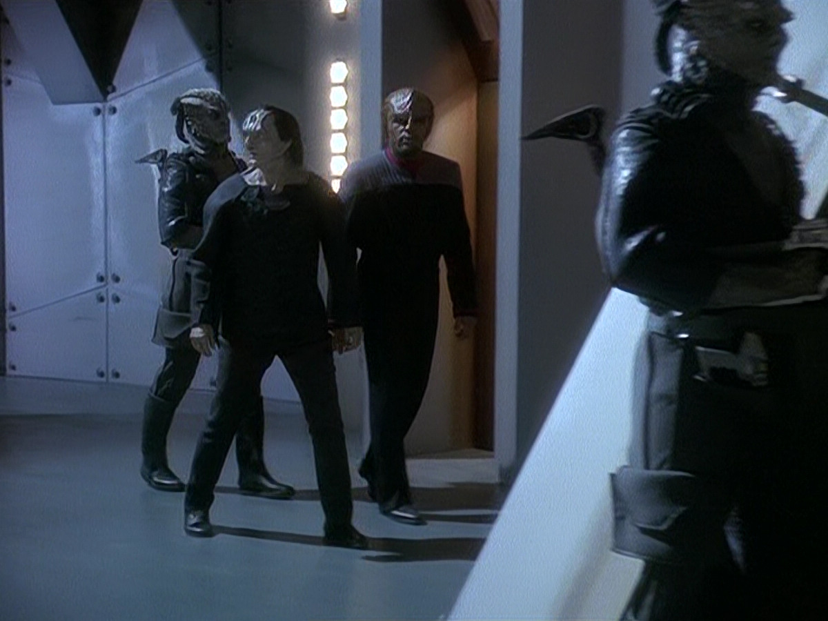 extant_StarTrek_DS9_5x14-InPurgatorysShadow_02339.jpg