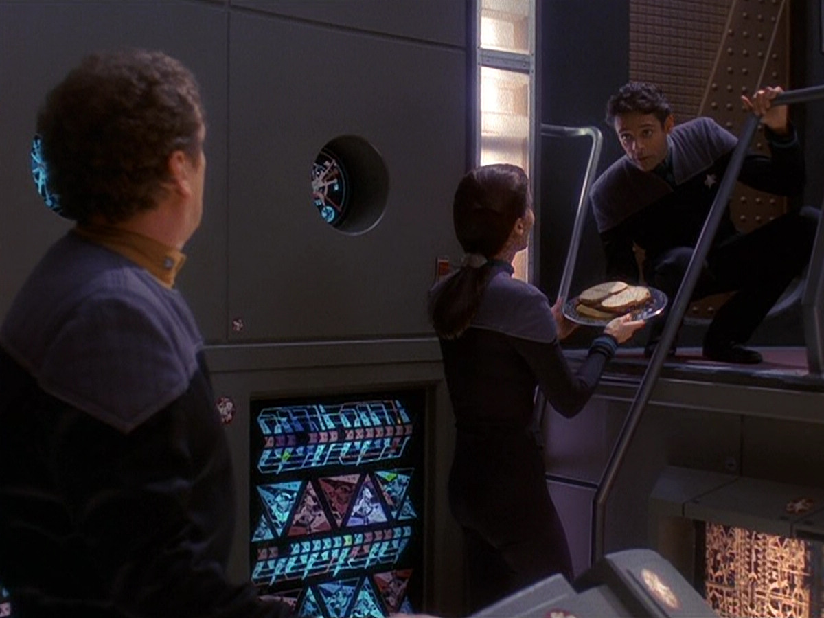 extant_StarTrek_DS9_5x14-InPurgatorysShadow_02984.jpg