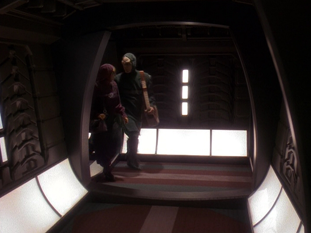 extant_StarTrek_DS9_5x14-InPurgatorysShadow_03001.jpg
