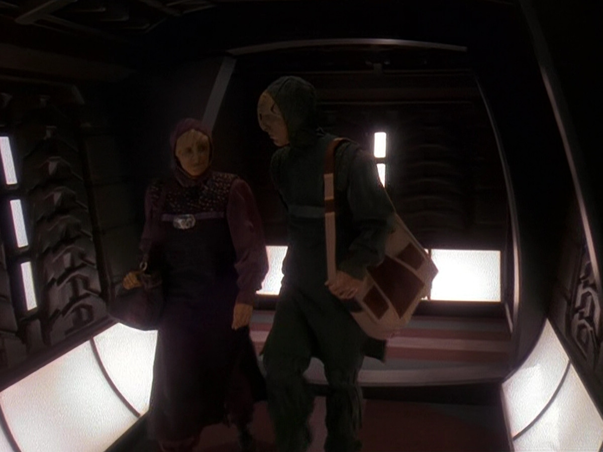 extant_StarTrek_DS9_5x14-InPurgatorysShadow_03004.jpg