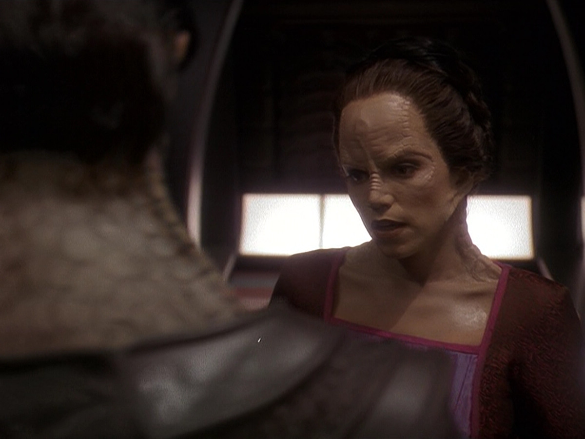 extant_StarTrek_DS9_5x14-InPurgatorysShadow_03029.jpg
